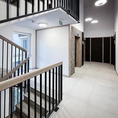 Apartament Sloneczny Kamienica Grochow With Free Parking Varşovia Exterior foto
