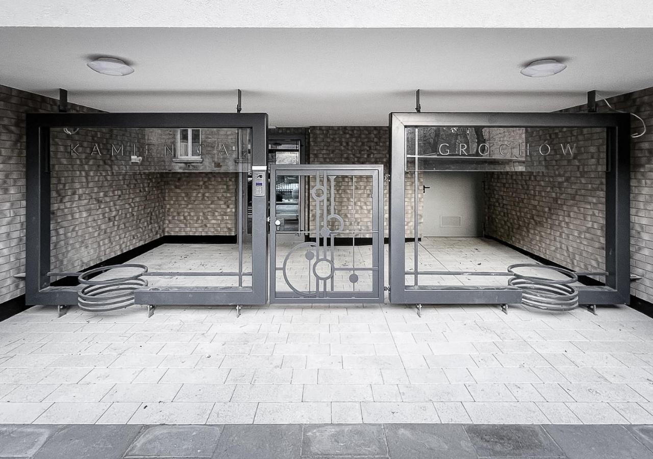 Apartament Sloneczny Kamienica Grochow With Free Parking Varşovia Exterior foto