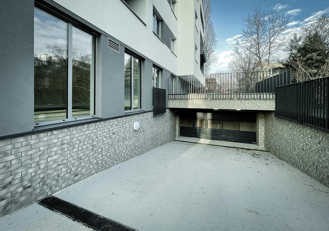 Apartament Sloneczny Kamienica Grochow With Free Parking Varşovia Exterior foto