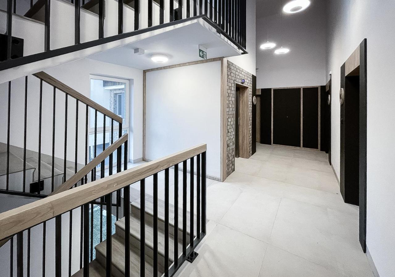 Apartament Sloneczny Kamienica Grochow With Free Parking Varşovia Exterior foto